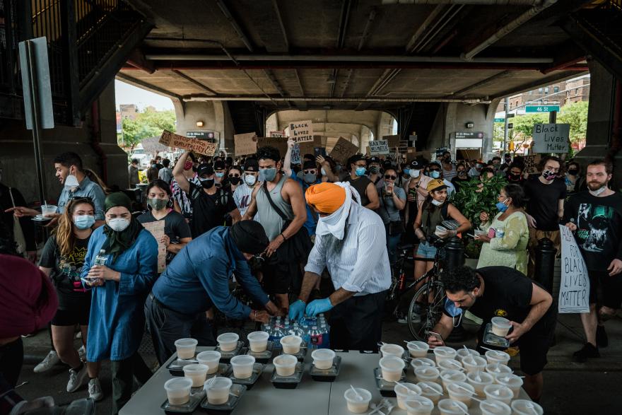 The Sikh Center of New York distributes meals to those protesting the killing of George Floyd and other Black Americans by the police